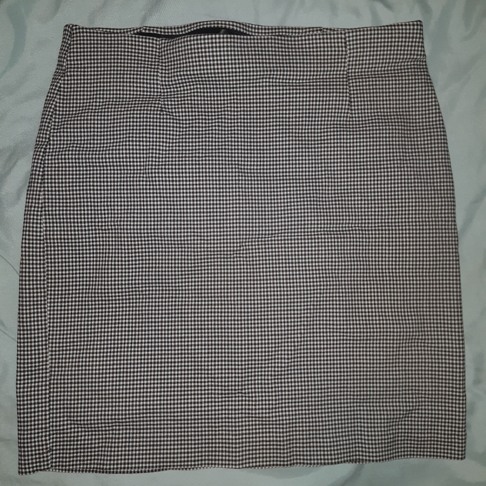 🌺Moving Sale!🪴 Gray plaid Dynamite pencil skirt.